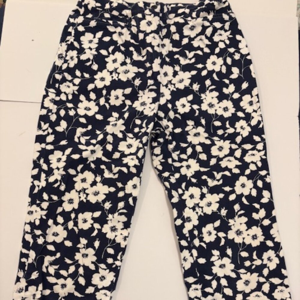 Jones New York Sport Navy Blue Floral Capri Pants EUC Size 8